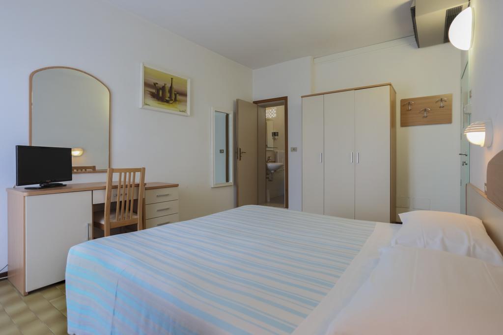 Hotel Ideal Bianchini Riccione Exterior photo