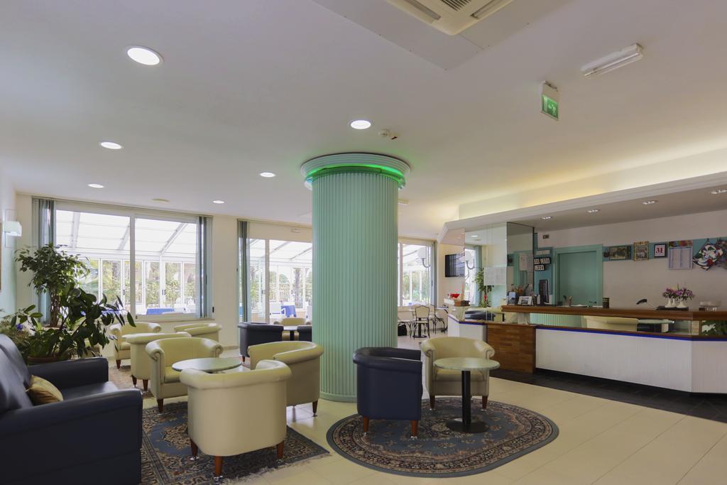 Hotel Ideal Bianchini Riccione Exterior photo