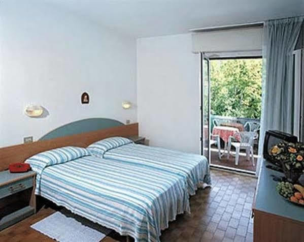 Hotel Ideal Bianchini Riccione Exterior photo